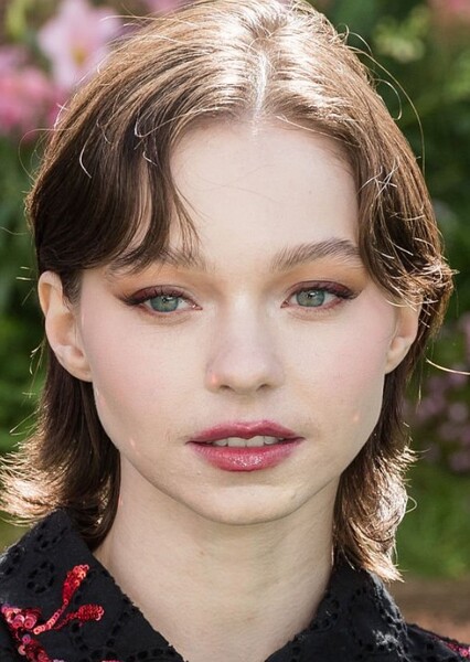 Emma Myers photo