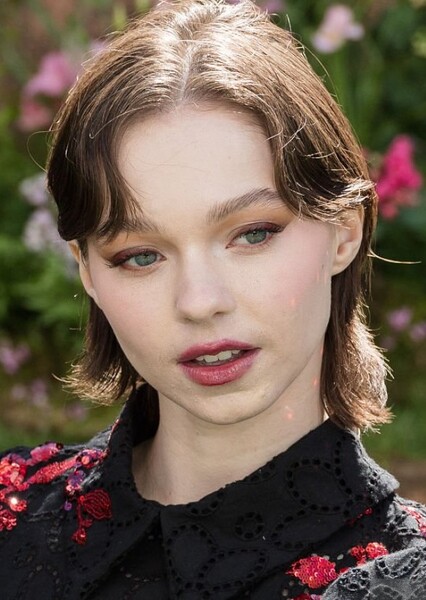 Emma Myers photo