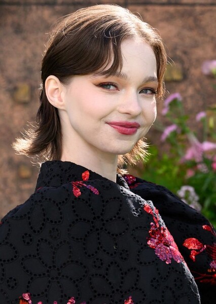 Emma Myers photo