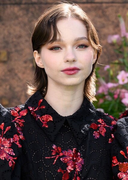 Emma Myers photo