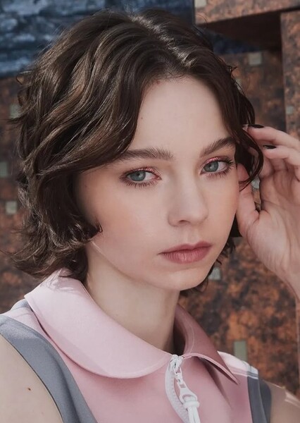 Emma Myers photo