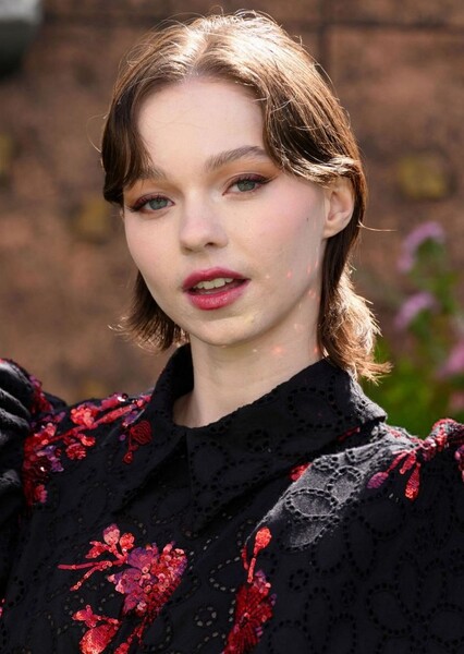 Emma Myers photo