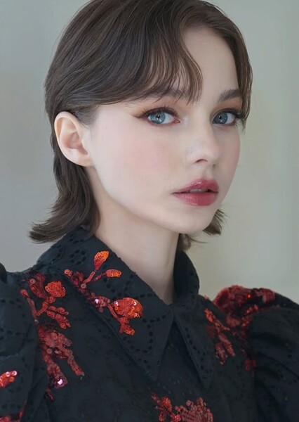 Emma Myers photo