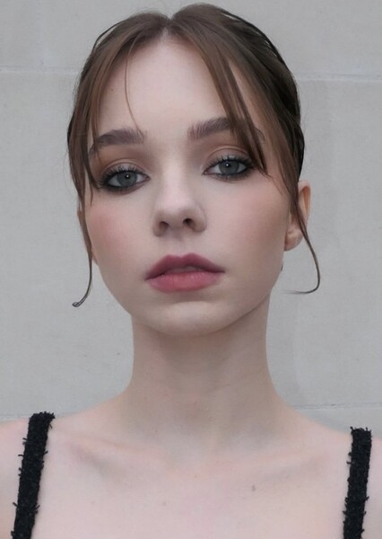 Emma Myers photo