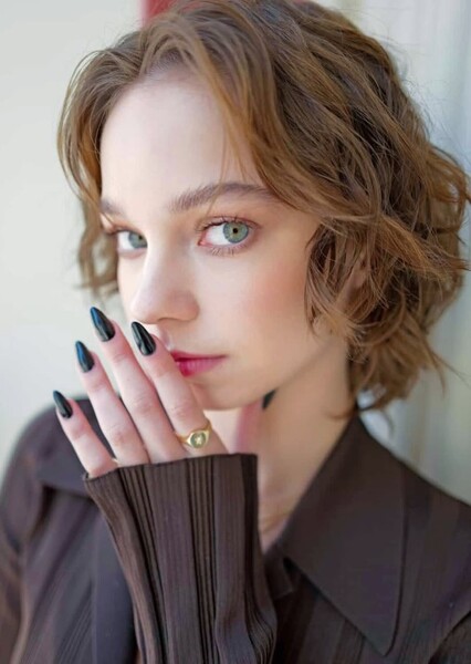 Emma Myers photo