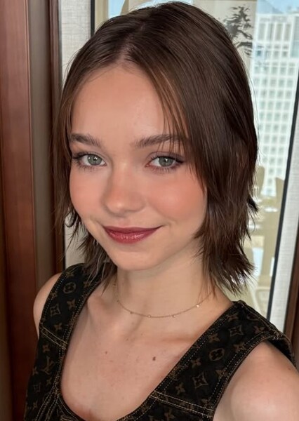 Emma Myers photo