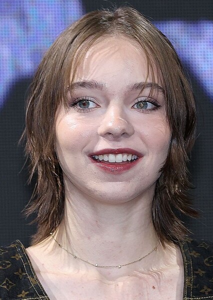 Emma Myers photo