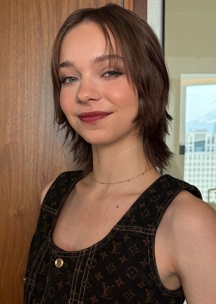 Emma Myers photo