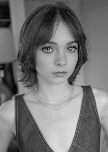 Emma Myers photo