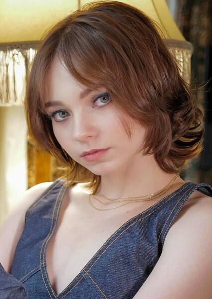 Emma Myers photo