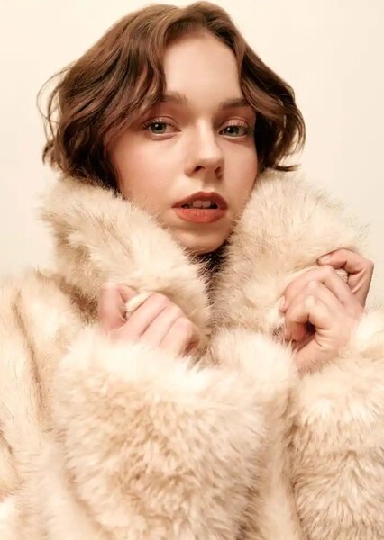 Emma Myers photo