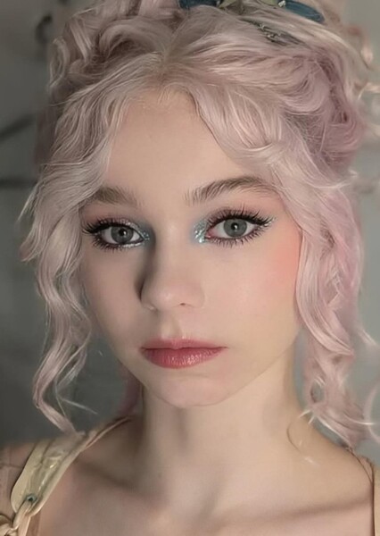Emma Myers photo
