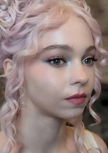 Emma Myers photo