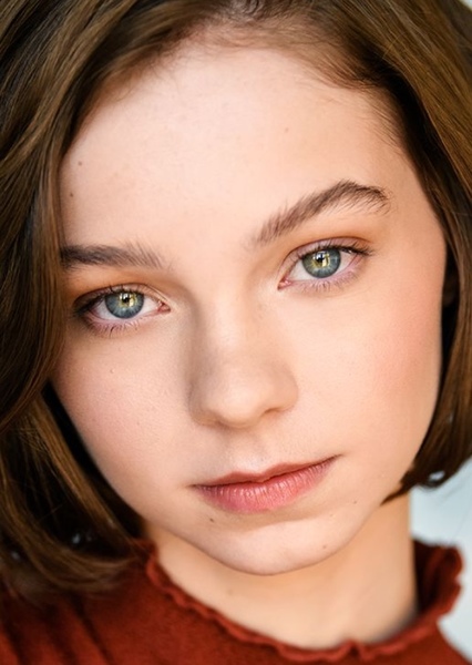 Emma Myers photo