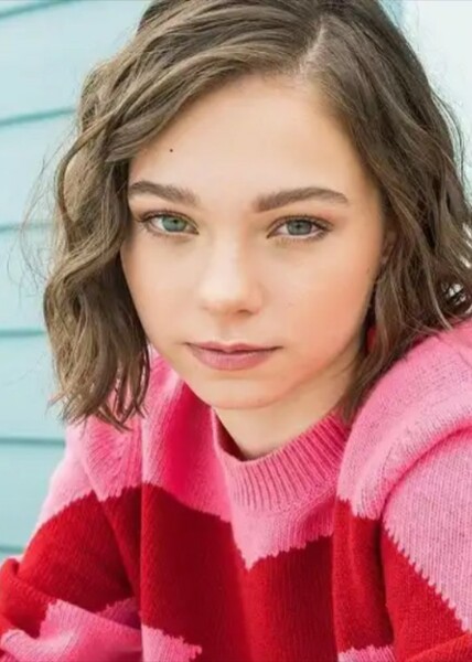 Emma Myers photo