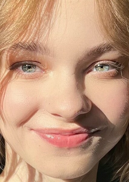 Emma Myers photo
