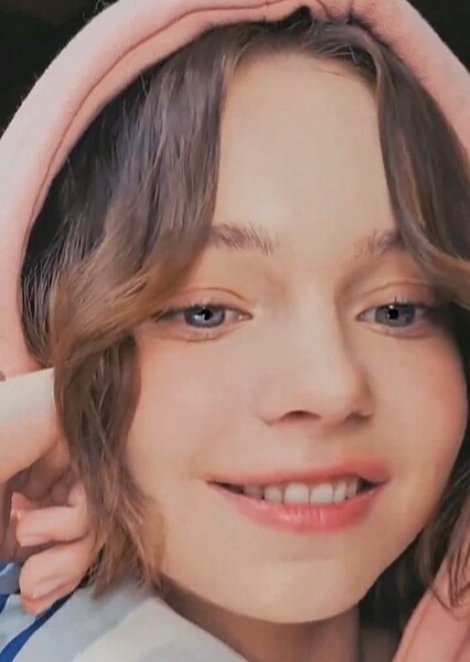 Emma Myers photo
