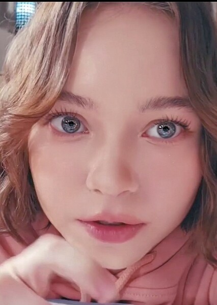Emma Myers photo