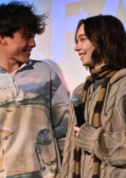 Emma Myers and Brady Noon photo