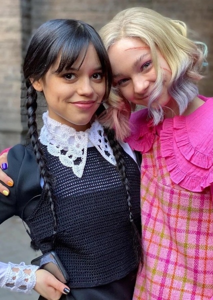 Emma Myers and Jenna Ortega photo