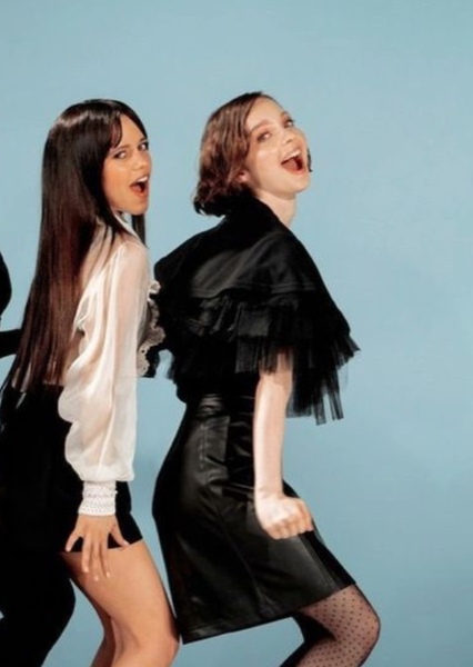 Emma Myers and Jenna Ortega photo