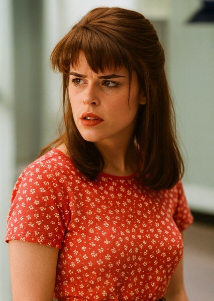 Emma Reese (Neve Campbell) photo