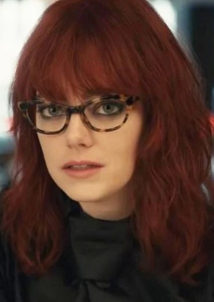 Emma Stone as Suzan in Seytan brittish version