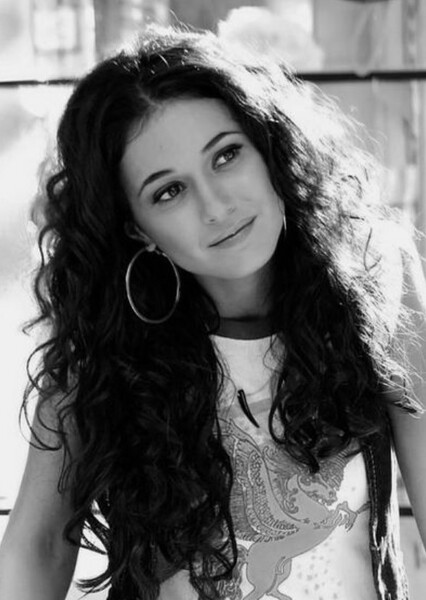 Emmanuelle Chriqui photo