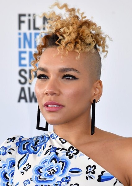 Emmy Raver-Lampman photo
