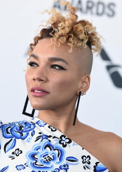 Emmy Raver-Lampman photo