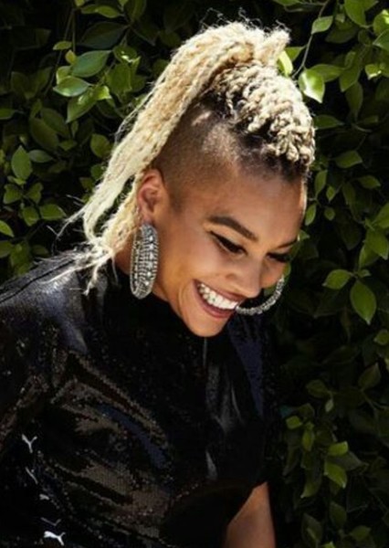 Emmy Raver-Lampman photo