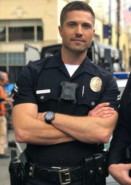 Eric Winter photo