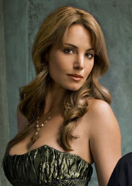 Erica Durance photo