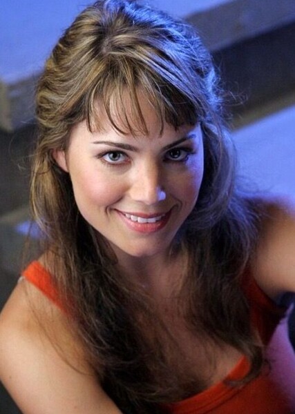 Erica Durance photo