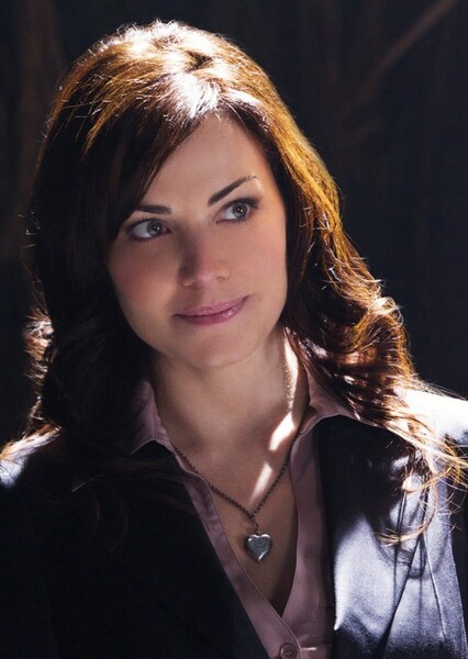 Erica Durance photo
