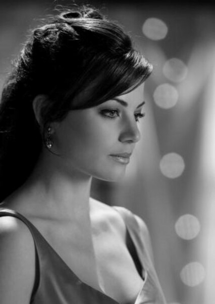Erica Durance photo