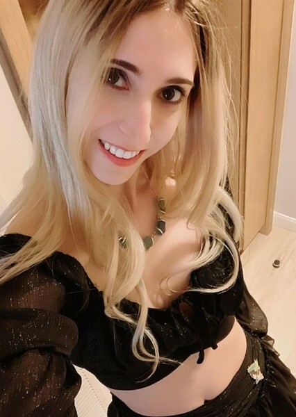 Erika Harlacher photo