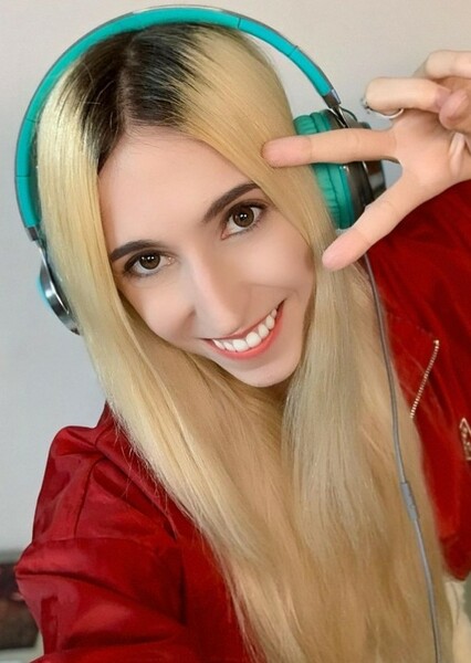 Erika Harlacher photo