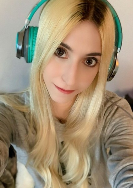 Erika Harlacher photo