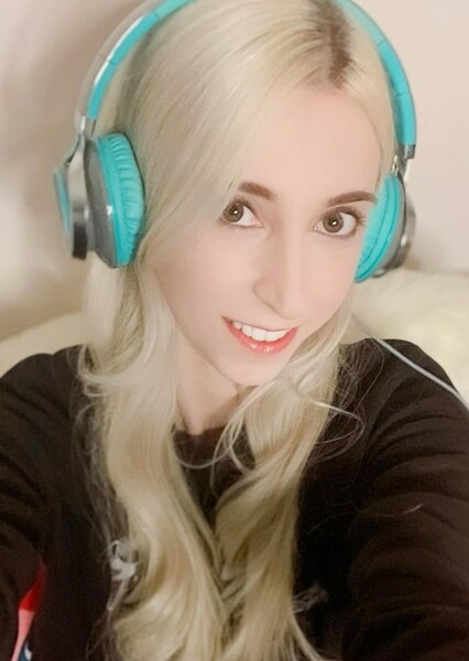 Erika Harlacher photo