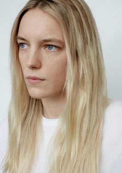 Erika Linder photo