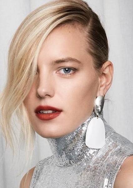 Erika Linder photo