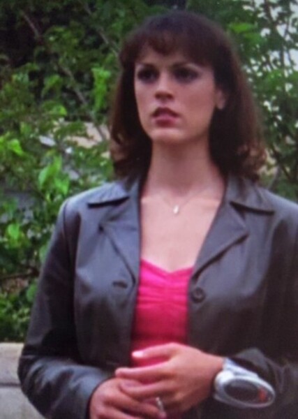 Erin Cahill photo