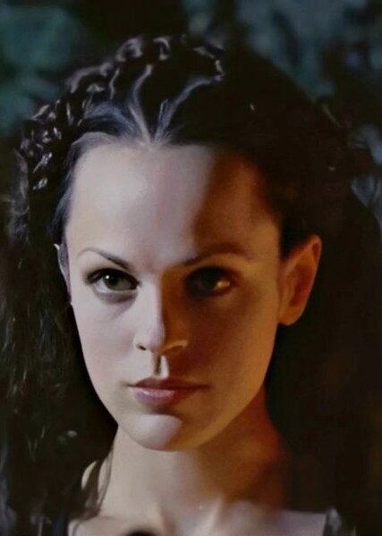 Erin Cahill photo