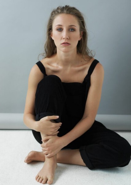 Erin Doherty photo