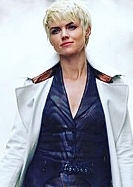 Erin Richards photo