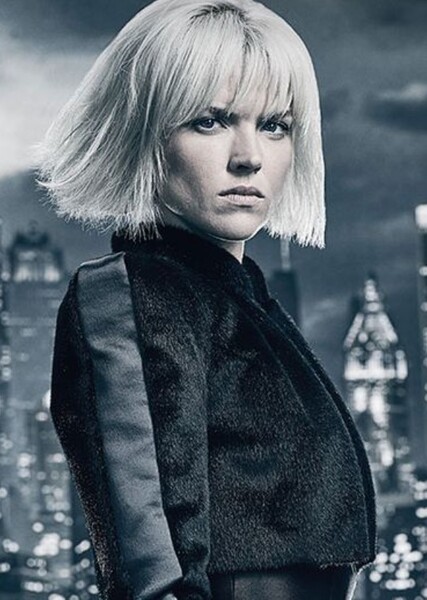Erin Richards photo
