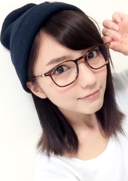 Erina Mano photo