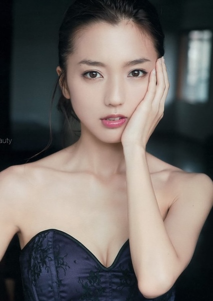 Erina Mano photo