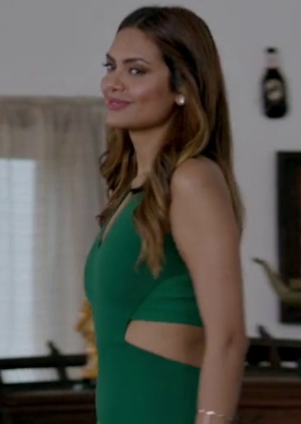 Esha Gupta photo
